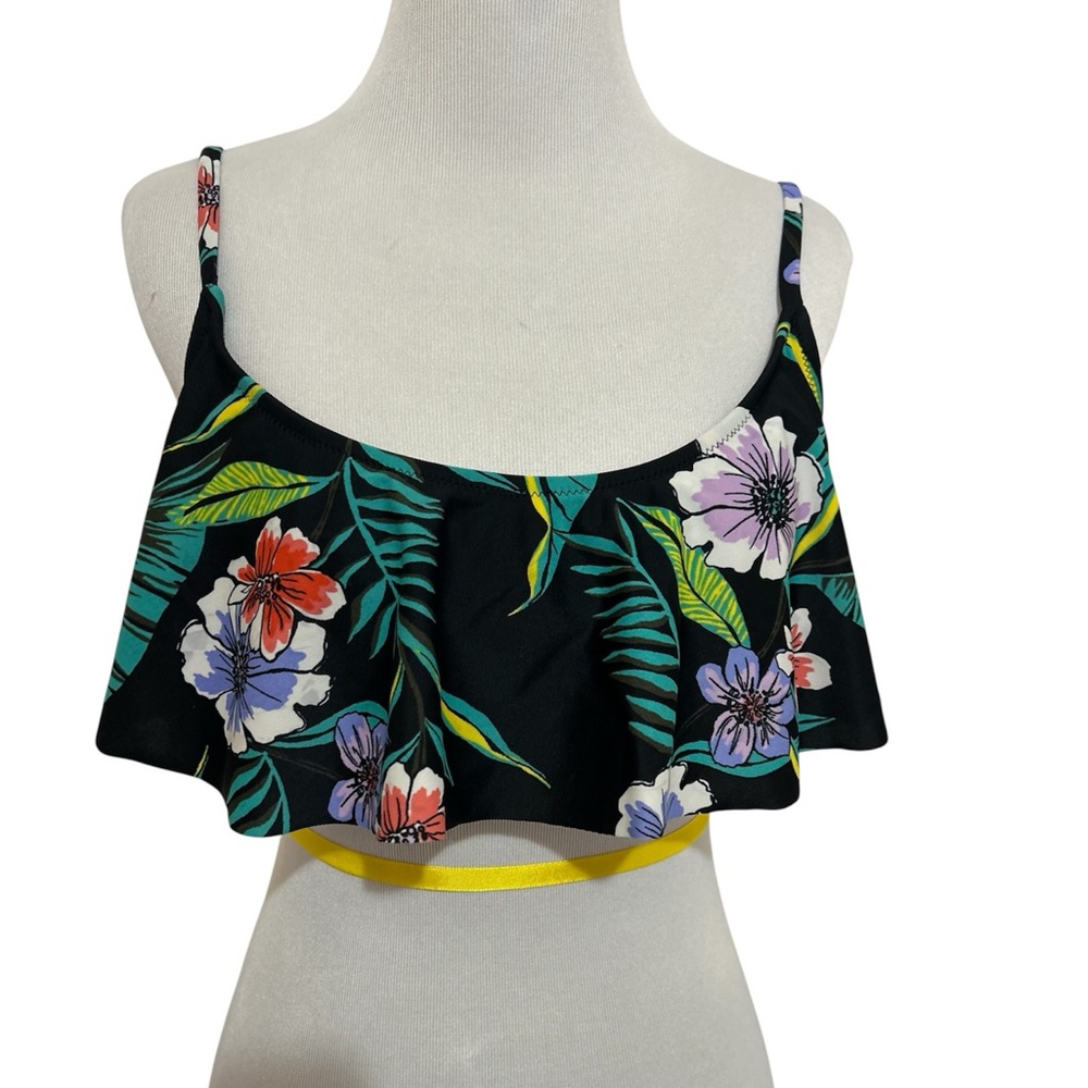 5/$30 🎈 Old navy large floral ruffle bikini top